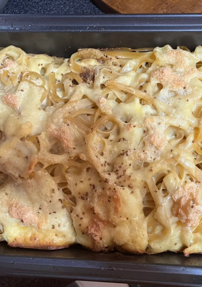 Una foto de Pastel de fideos- simplemente exquisito 😋