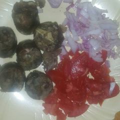 A picture of African sausage(mutura) served with salad.