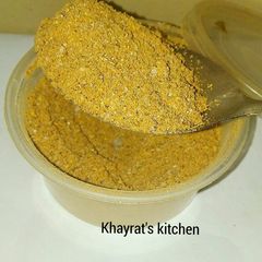 A picture of 7 spice condiment.