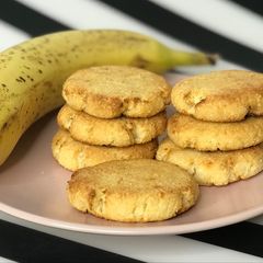 A picture of Coconut sugar-free cookies.