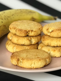 A picture of Coconut sugar-free cookies.