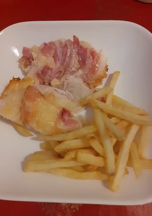 SAJTOS-SZALONNÁS RAKOTT CSIRKEMELL recept fotója