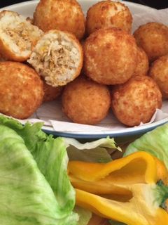 Una foto de Bombitas de arroz y jurel