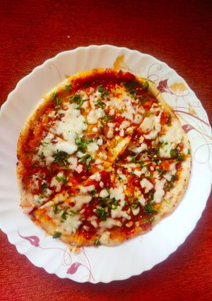 A picture of Cheesy Onion Aloo Uttapam.