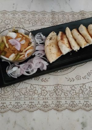 A picture of Matar kulcha.