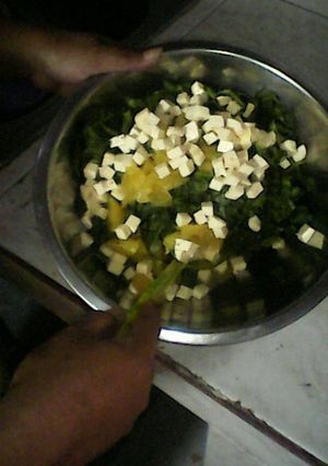 Una foto de Ensalada citrica de espinacas