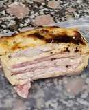 Pastel de pollo relleno de jamón y queso