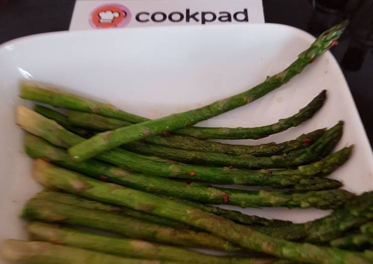 Recipe of Any-night-of-the-week A Quick Garlic Buttered Asparagus side dish. 😁