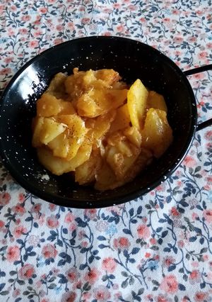Una foto de Patatas al ajillo pastor en sartén