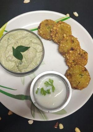 आलू साबू वडा (aaloo sabu vada recipe in marathi) रेसिपी चे मुख्य फोटो 