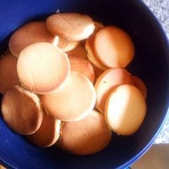 A picture of 3 ingredients biscuits.