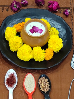 મસાલા દૂધ (Masala Doodh Recipe In Gujarati) રેસીપી મુખ્ય ફોટો