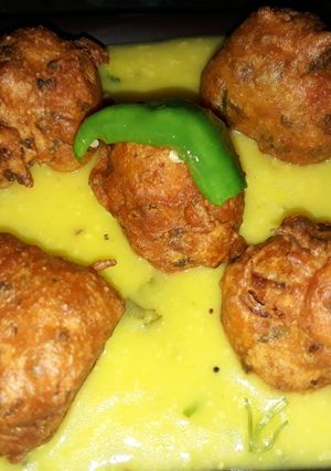 A picture of Gujarati kadhi methi Na gota.
