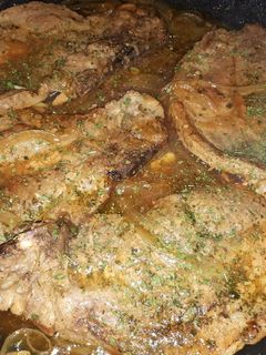Una foto de Chuletas de cerdo guisadas