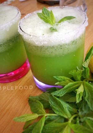 صورة لوصفة عصير الليمون بالنعناع المنعش