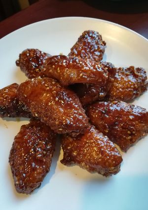 รูปของ ปีกไก่กลางทอดราดน้ำปลา #งบ 60บาท