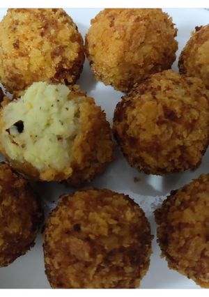 A picture of Egg stuffed potato croquettes.