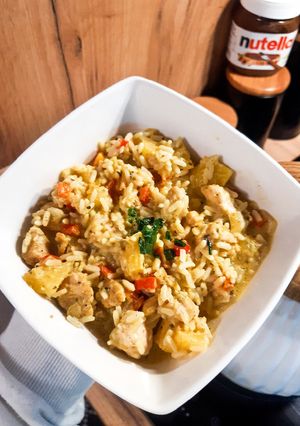 Zdjęcie przepisu Curry z kurczakiem i ananasem.