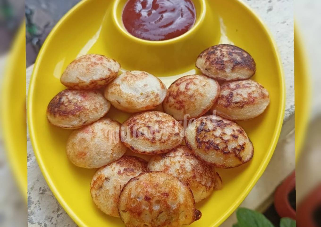 Bombay street food style instant veggie appam / rava veggie appe