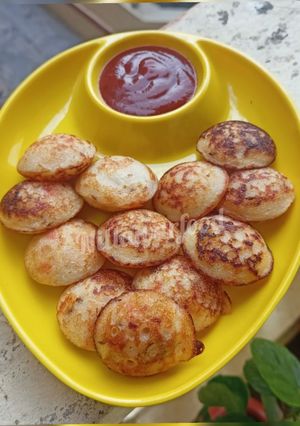 A picture of Bombay street food style instant veggie appam / rava veggie appe.