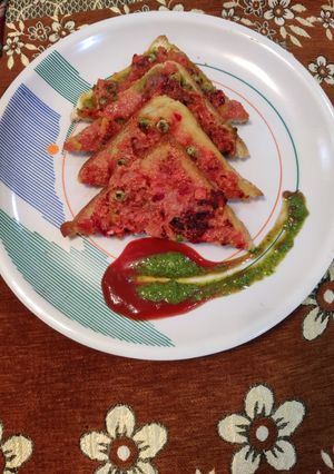 A picture of Instant mix veg bread Besan sooji toast.