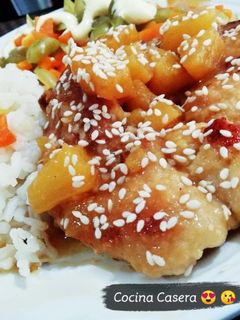 Una foto de Pollo con piña en salsa!! 😍🐔🍍😋