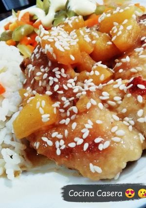 Una foto de Pollo con piña en salsa!! 😍🐔🍍😋