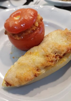Töltött paradicsom és paprika recept fotója