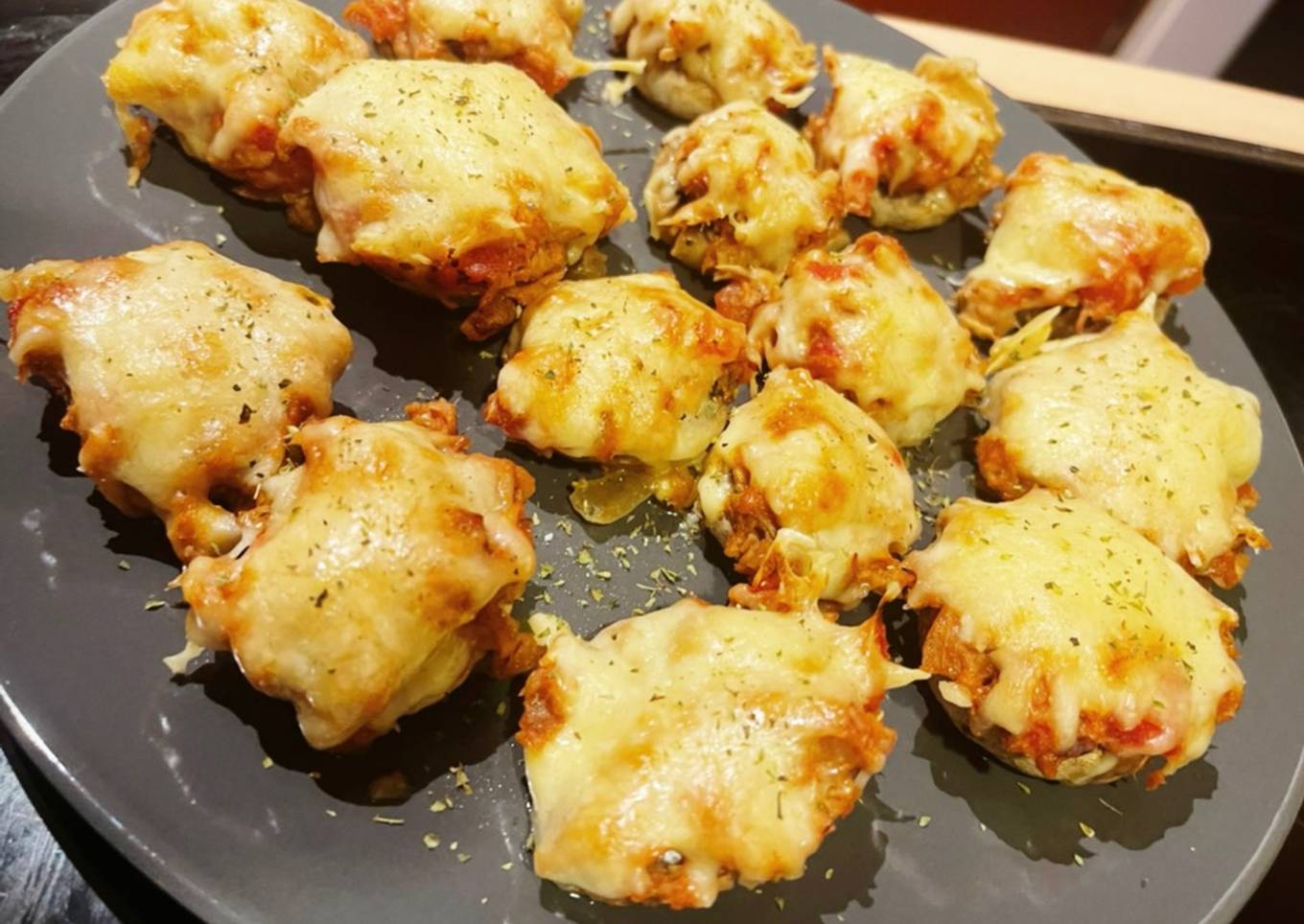 Champiñones gratinados rellenos