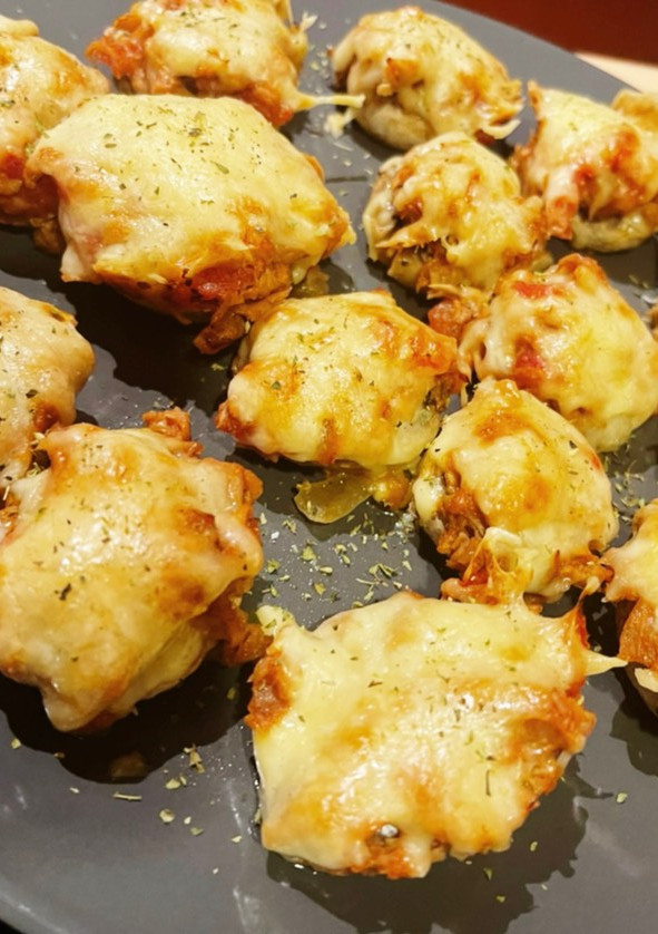 Una foto de Champiñones gratinados rellenos
