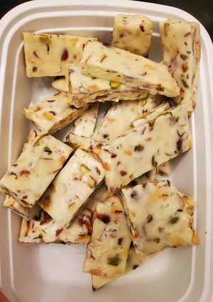 Hình của món Kẹo nougat đủ loại hạt.