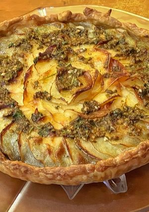 A picture of Green and chermoula potato pie.