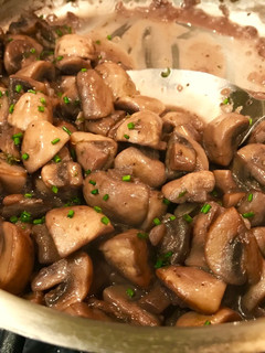 A picture of Easy Mushrooms in Wine & Shallot Sauce with Herbs.