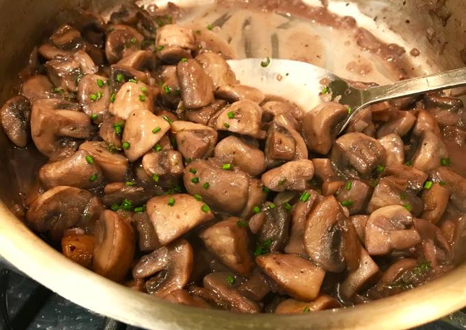 How to Make Homemade Easy Mushrooms in Wine &amp;amp; Shallot Sauce with Herbs for Dinner Food