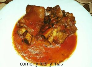 Foto principal de Manitas de cerdo guisadas en salsa de tomate