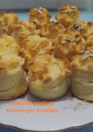 Juhtúrós pogácsa recept fotója
