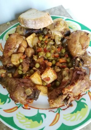 Foto principal de Pollos con guisantes y patatas a la cerveza