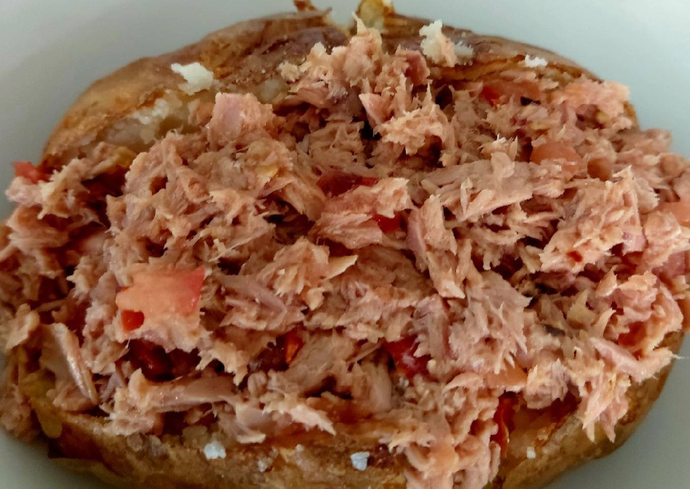 My Jacket Potato with Tuna,Tomato & Red pepper flakes Bake. 😍