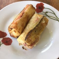 A picture of Fried spring rolls.
