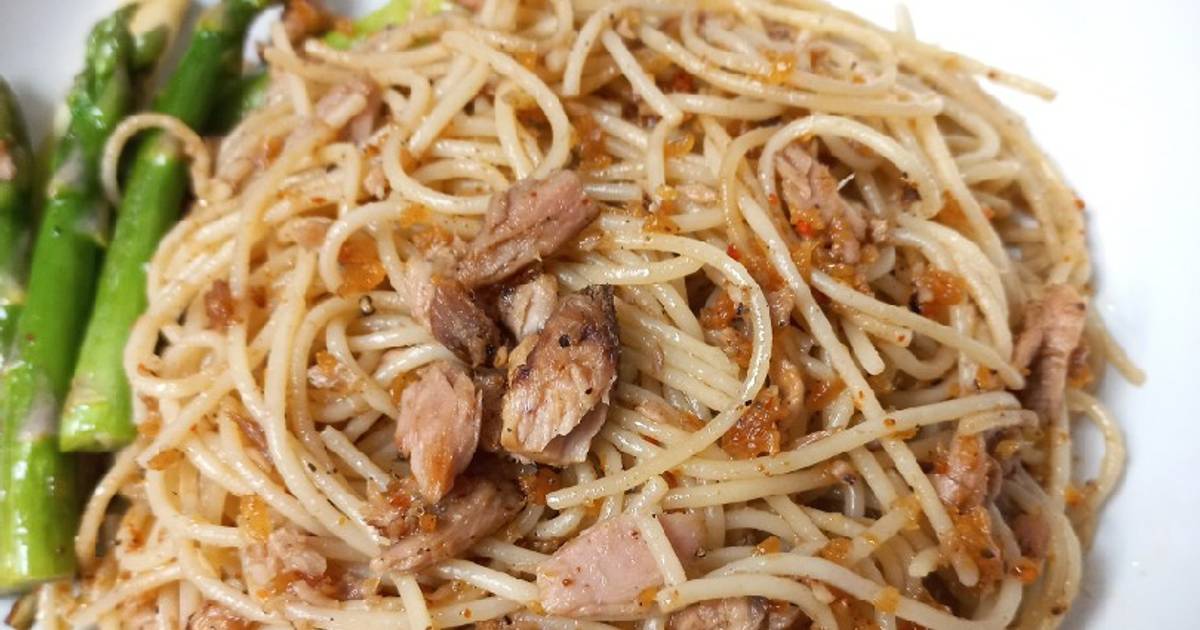 Resep Spaghetti Aglio Olio Tuna Pedas with Asparagus oleh Devi
