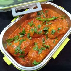 A picture of Anda Curry.