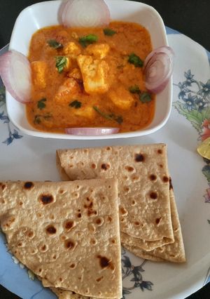 A picture of Dhaba style paneer tikka masala.