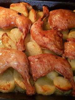 Una foto de Pollo al horno con patatas