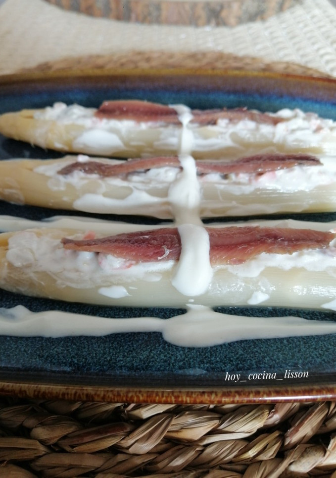 Una foto de Espárragos blancos rellenos