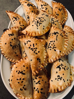 Una foto de Empanadillas de pollo al curry
