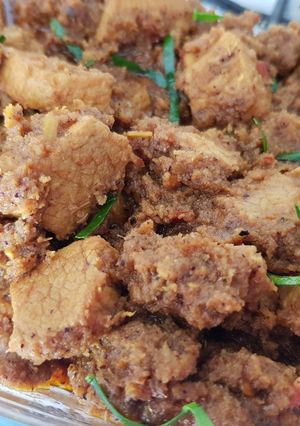 A picture of Beef Rendang (Malaysian-Italian style).