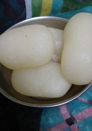 छैना रसगुल्ला (chena rasgulla recipe in Hindi) रेसिपी मुख्य फोटो