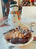 Gingerbread cookies με επικάλυψη σοκολάτα και maple syrup frosting