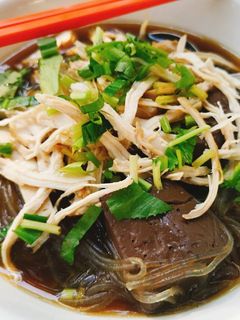 รูปของ ต้มเส้นร้อนไก่ฉีก