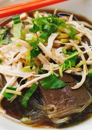 รูปของ ต้มเส้นร้อนไก่ฉีก